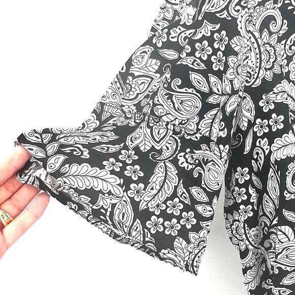 LOFT Top Women's L Black White Paisley 3/4 Sleeve V-Neck Boho Artsy Casual Chic - Picture 2 of 8